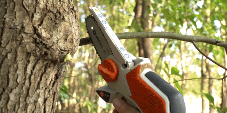 mini chainsaw can cut branches