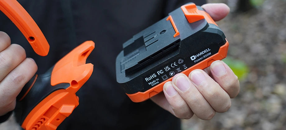 easy to replace of mini battery chainsaw