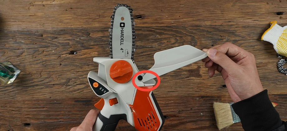 open 90 degrees of mini chainsaw protective