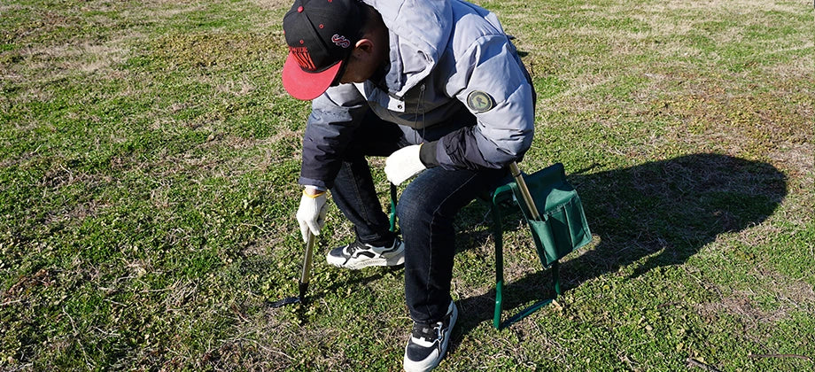 use weed puller on garden seat