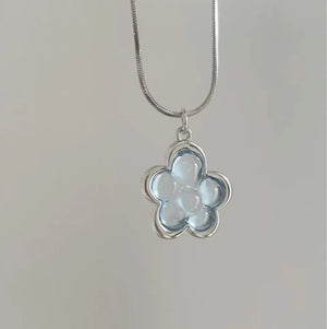 Blue Flower Necklace - Creme Cloud