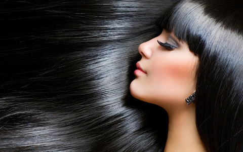 Černé vlasy: Naučte se, jak udržet vlasy lesklé a hydratované