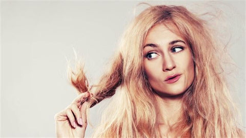 The-best-way-to-avoid-oily-roots-and-dry-hair-tips-1