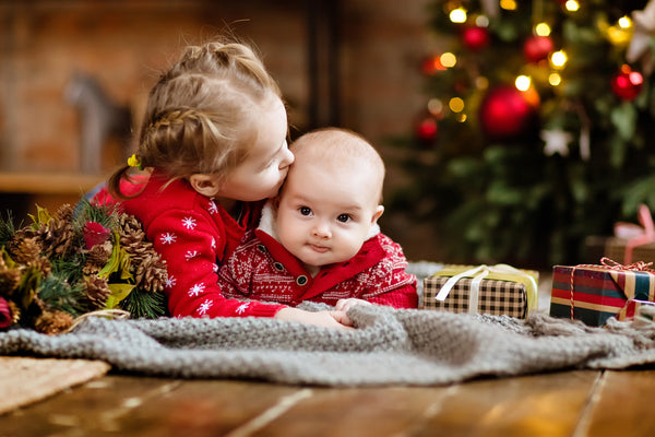 Baby Christmas photoshoot ideas with siblings