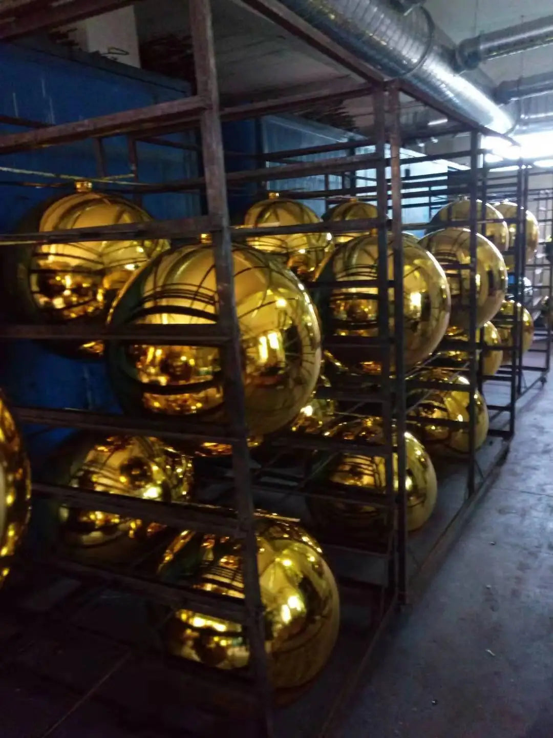 Elegant Gold Christmas Baubles for Festive Decor - Image 23