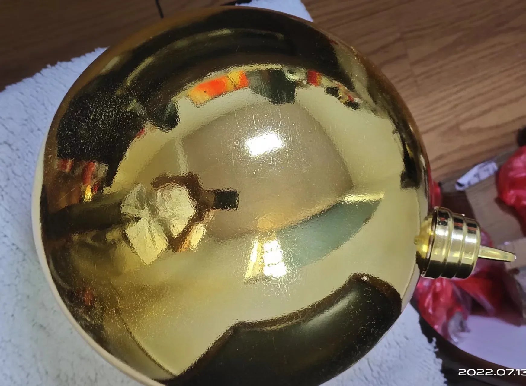 Elegant Gold Christmas Baubles for Festive Decor - Image 7