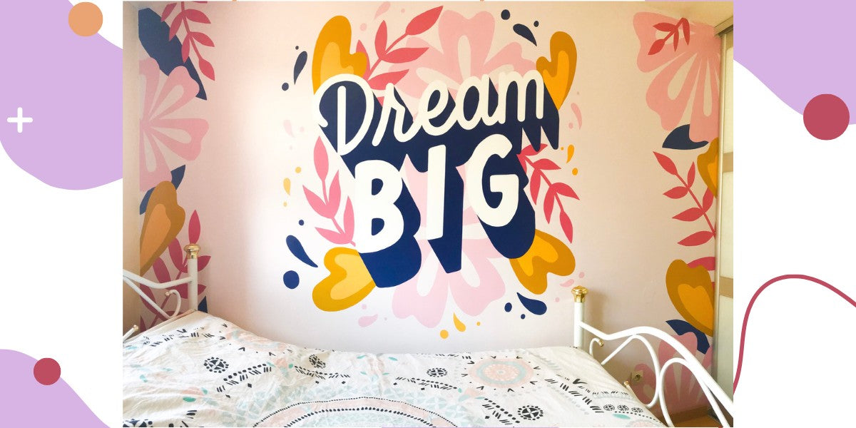 Fresque murale "Dream Big" utilisant le lettering