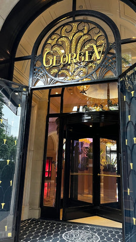 Devanture de l'hôtel Four Seasons George V à Paris