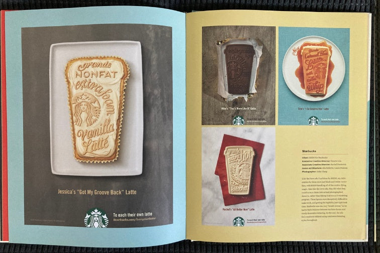 Photo du livre de Jessica Hische pour découvrir le lettering : exemple avec pub Starbucks