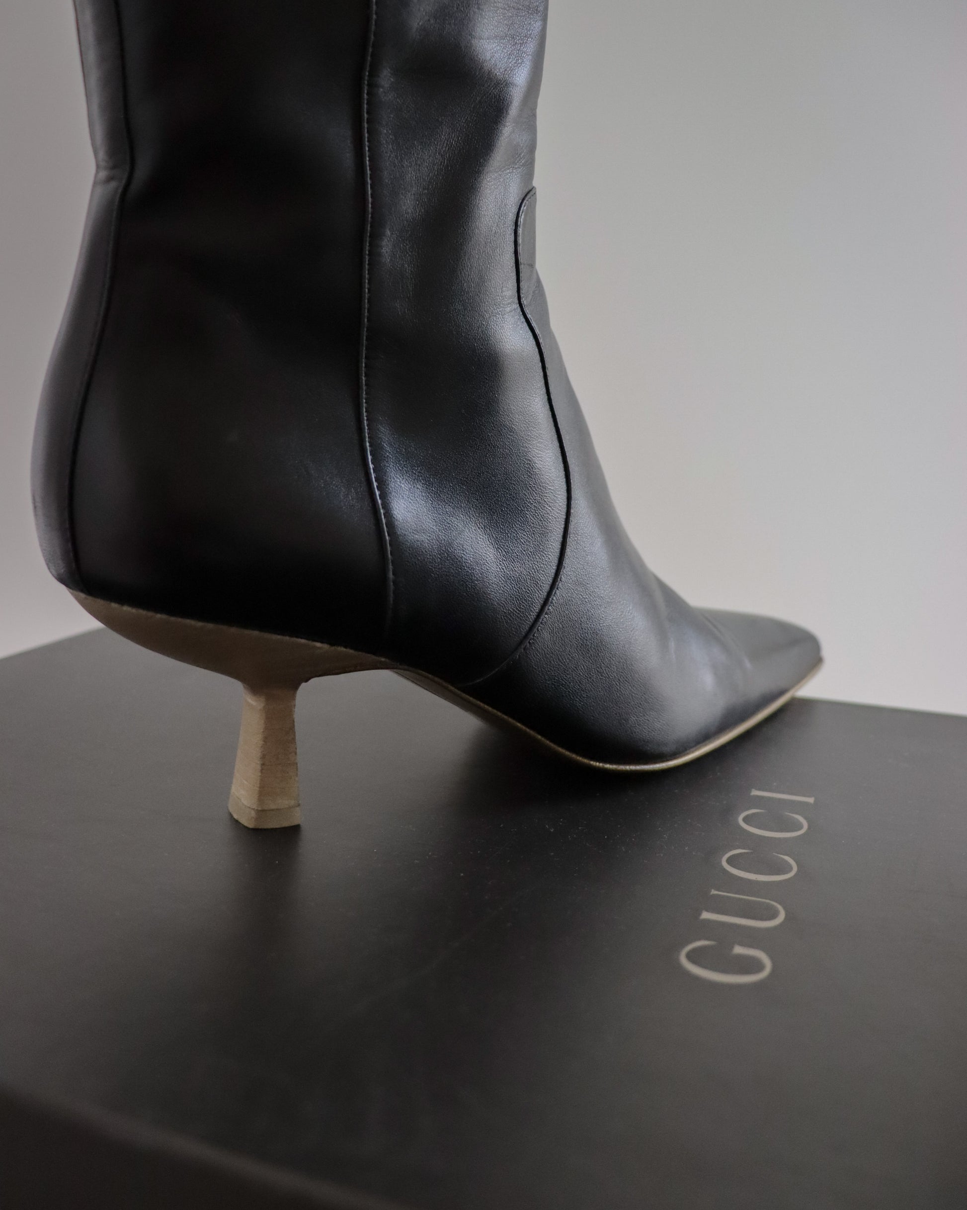 Vintage Gucci by Tom Ford Fall F/W 2000 Boots black gold EU 39 I US 8 –  Tretton Vintage