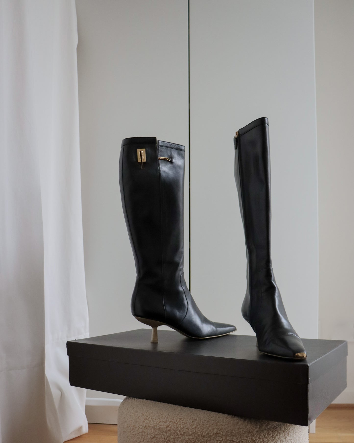 Vintage Gucci by Tom Ford Fall F/W 2000 Boots black gold EU 39 I US 8 –  Tretton Vintage