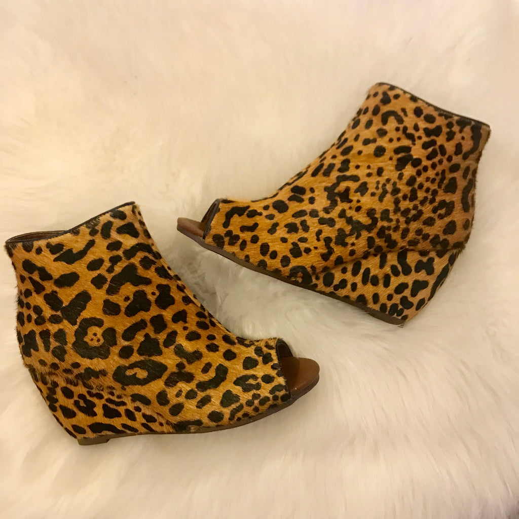 leopard closed toe wedges