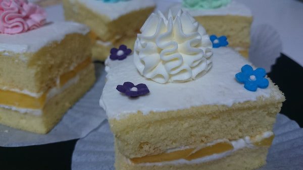 Watch Our Baker Display Her Creativity Flair! New In- Mango Flower Cake