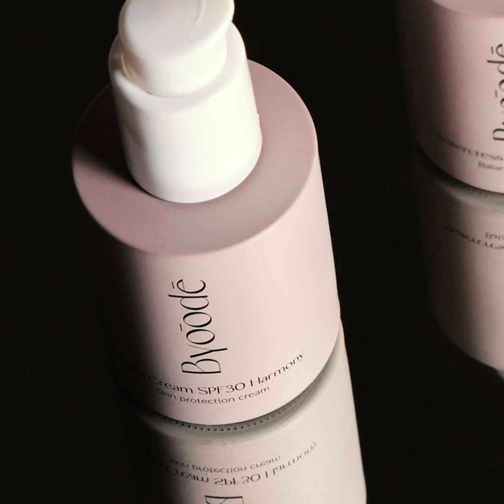 Light Cream SPF30 Harmony no deja acabado blanquecino y aporta antioxidantes.