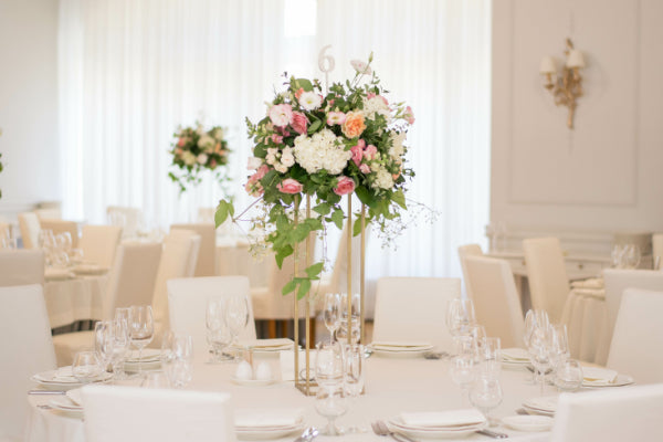 A table with a beautiful but budget-friendly flower centrepiece