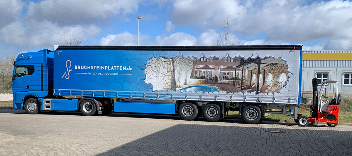 Lastwagen der Firma Schwedt Logistik für den kostenfreien Versand von bruchsteinplatten.de