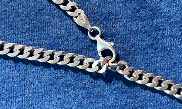 How to Shorten a Chain Necklace: By and Without Cutting it