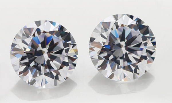 Differences between moissanite and asha