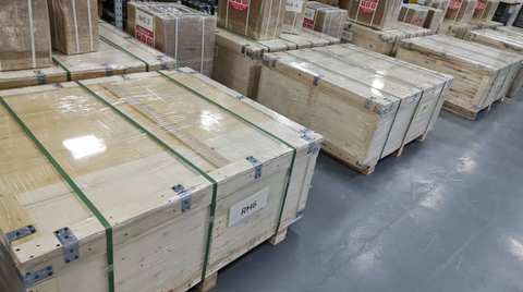 Hyperbaric chambers packaged in crates