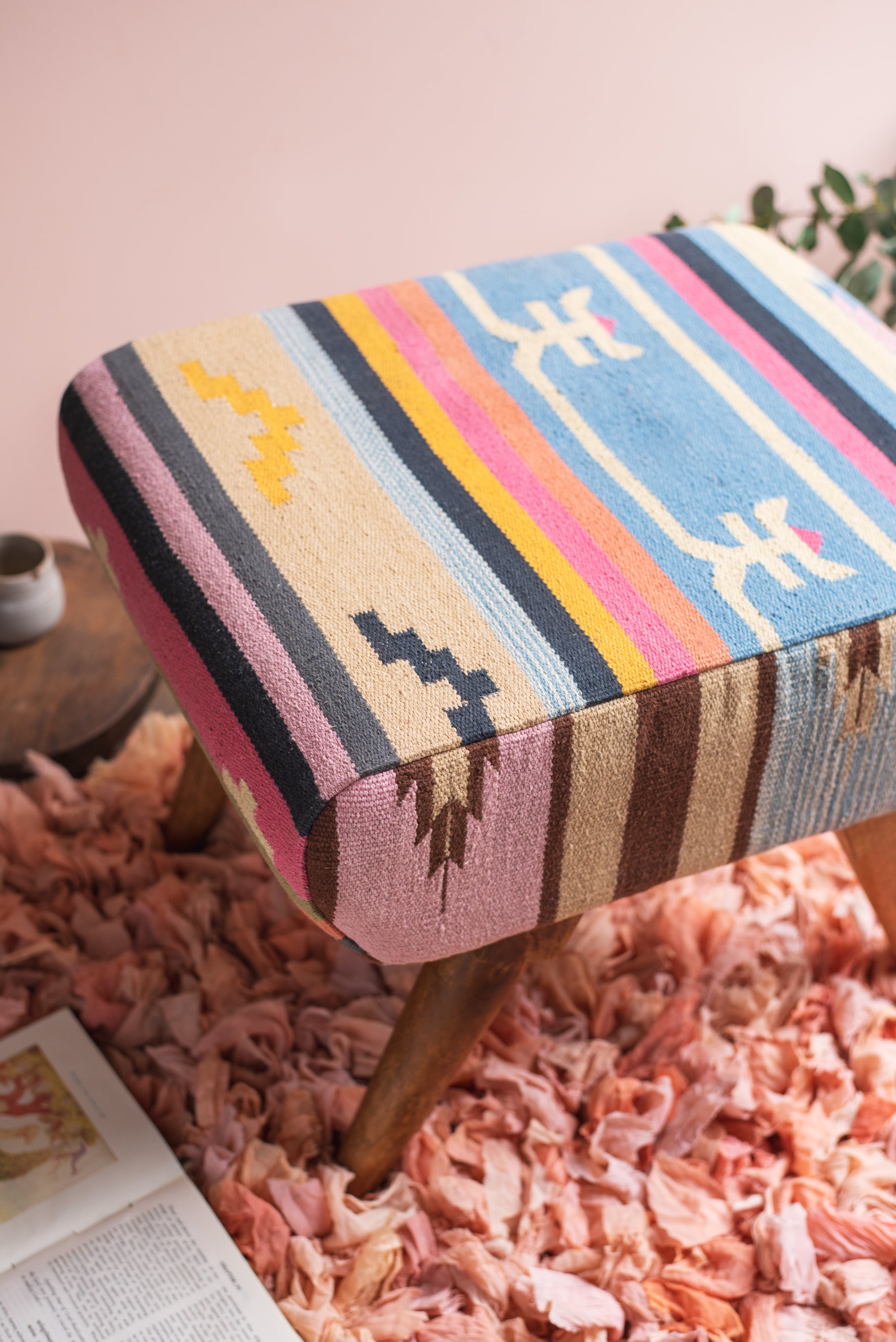 Featured image of post Pastel Pink Pouffe : Vtg 80s 90s pink coat puffer jacket pastel fairy kei party color block womens.