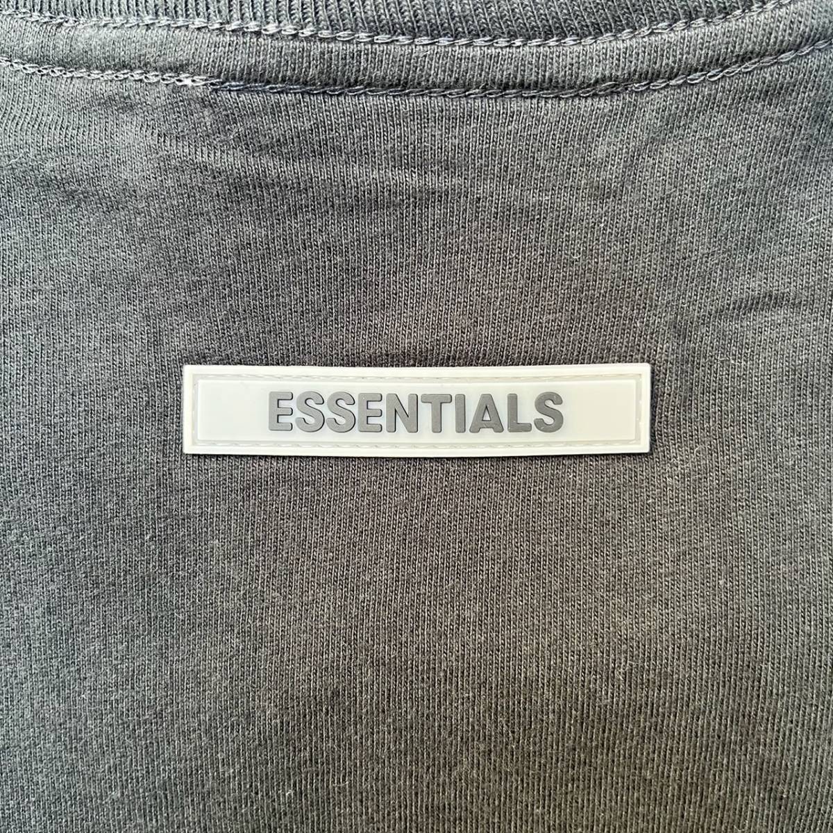 新品 FOG Fear Of God Essentials フィアオブゴッド エッセンシャルズ Sサイズ LOGO Tシャツ BLACK ブラック