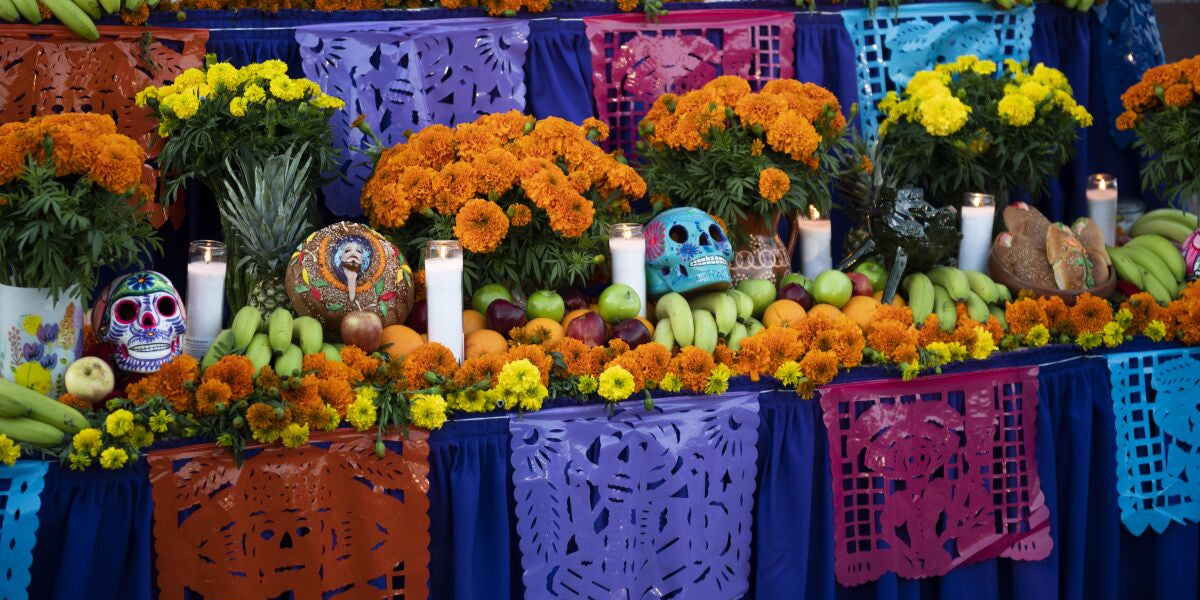 Altares durante el Dia de Muertos