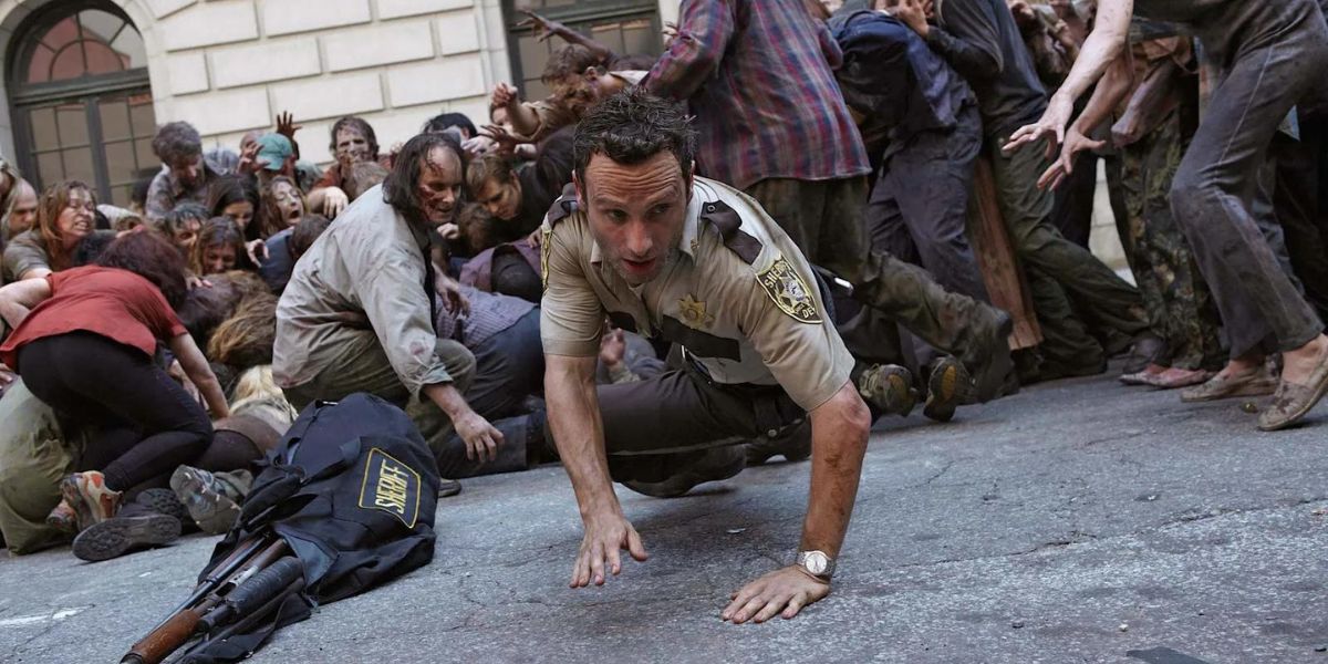 Rick Grimes en The Walking Dead escapando de los muertos vivientes