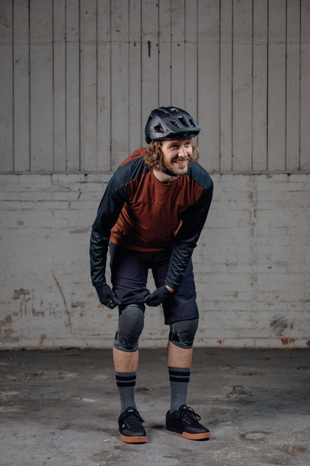 IXS Carve EVO+ Knee Guard – The Gravity Cartel