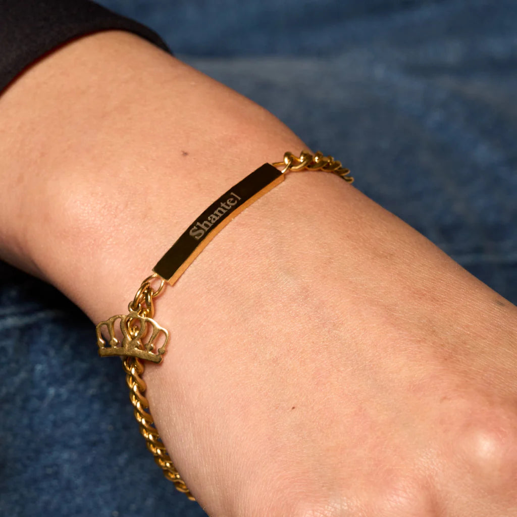 Personalized engraved bar bracelet