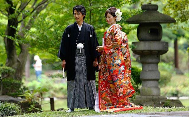 Japan-Traditionelle Brautkleider 3