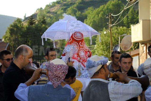 Robe de mariée traditionnelle du Kosovo-5