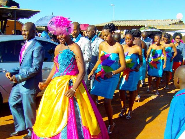 Traditionelles südafrikanisches Hochzeitskleid-4