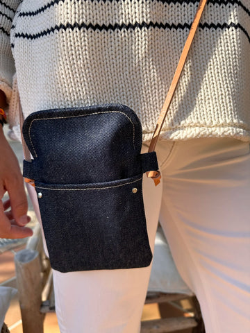 La pochette téléphone bandoulière en denim et cuir Lesfilsdisa