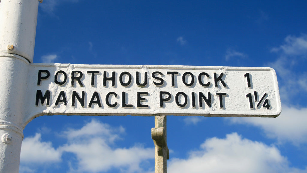 Sign post to Porthoustock and Manacle Point