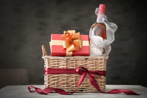 Panier de Noël avec du vin