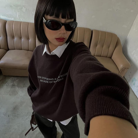 Áo sơ mi phối với quần tây và áo sweater cá tính