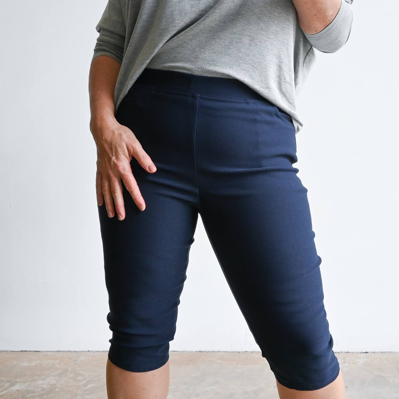 Short capri stretch pants with pockets - black, white, navy blue and ...