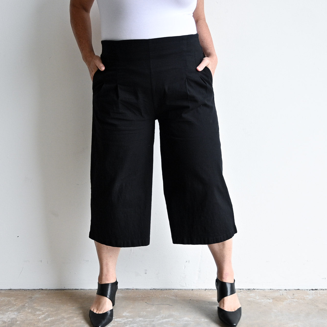 Wide Leg Crop Pants in Stretch Linen