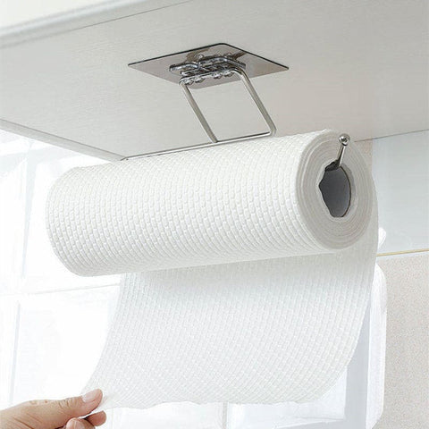 A imagem mostra o suporte fixado no armário da cozinha, com um rolo de papel toalha.