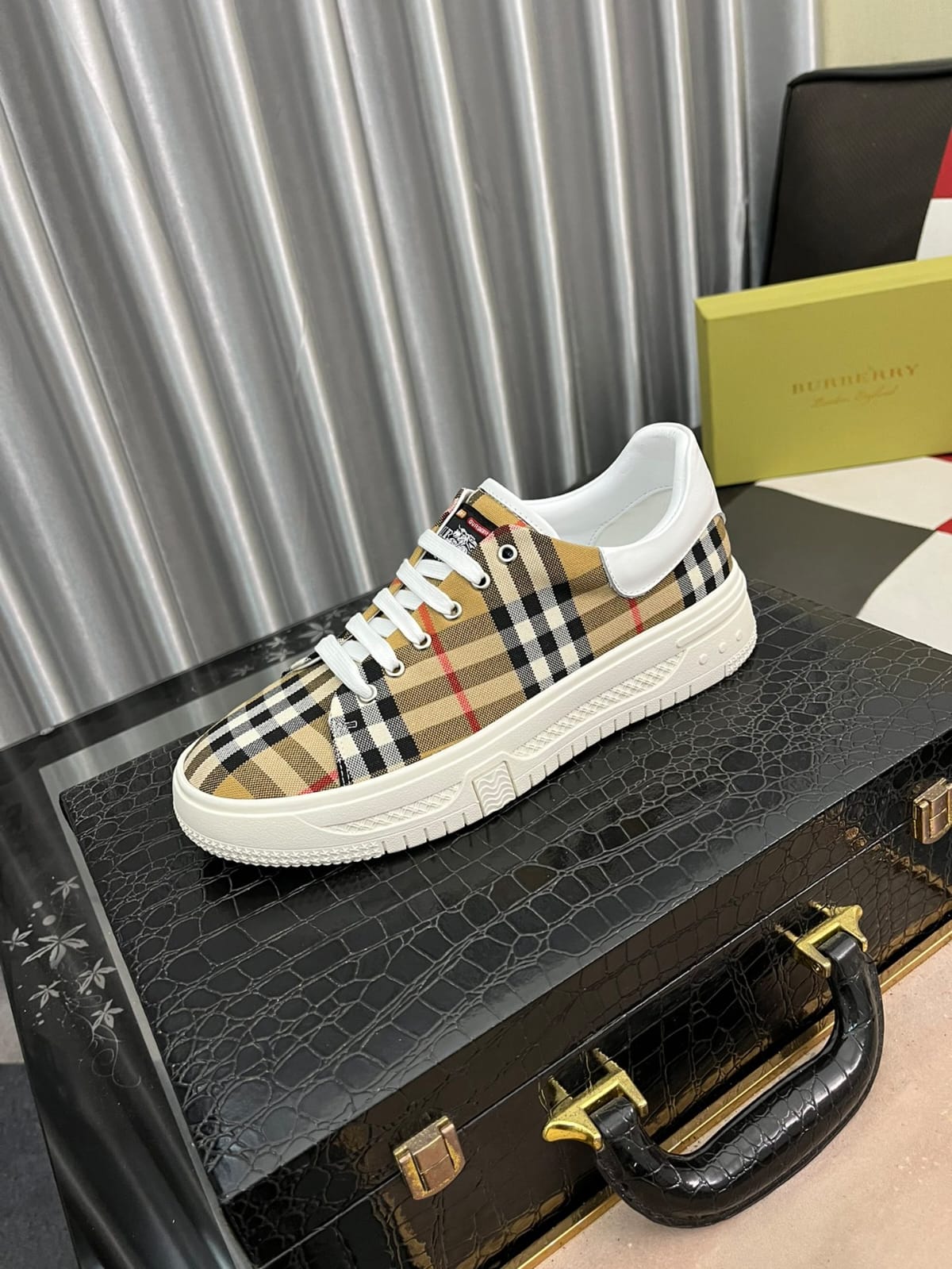 Men's Burberry Vintage Cotton Checks Sneakers | Low – DeluxeWardrobe