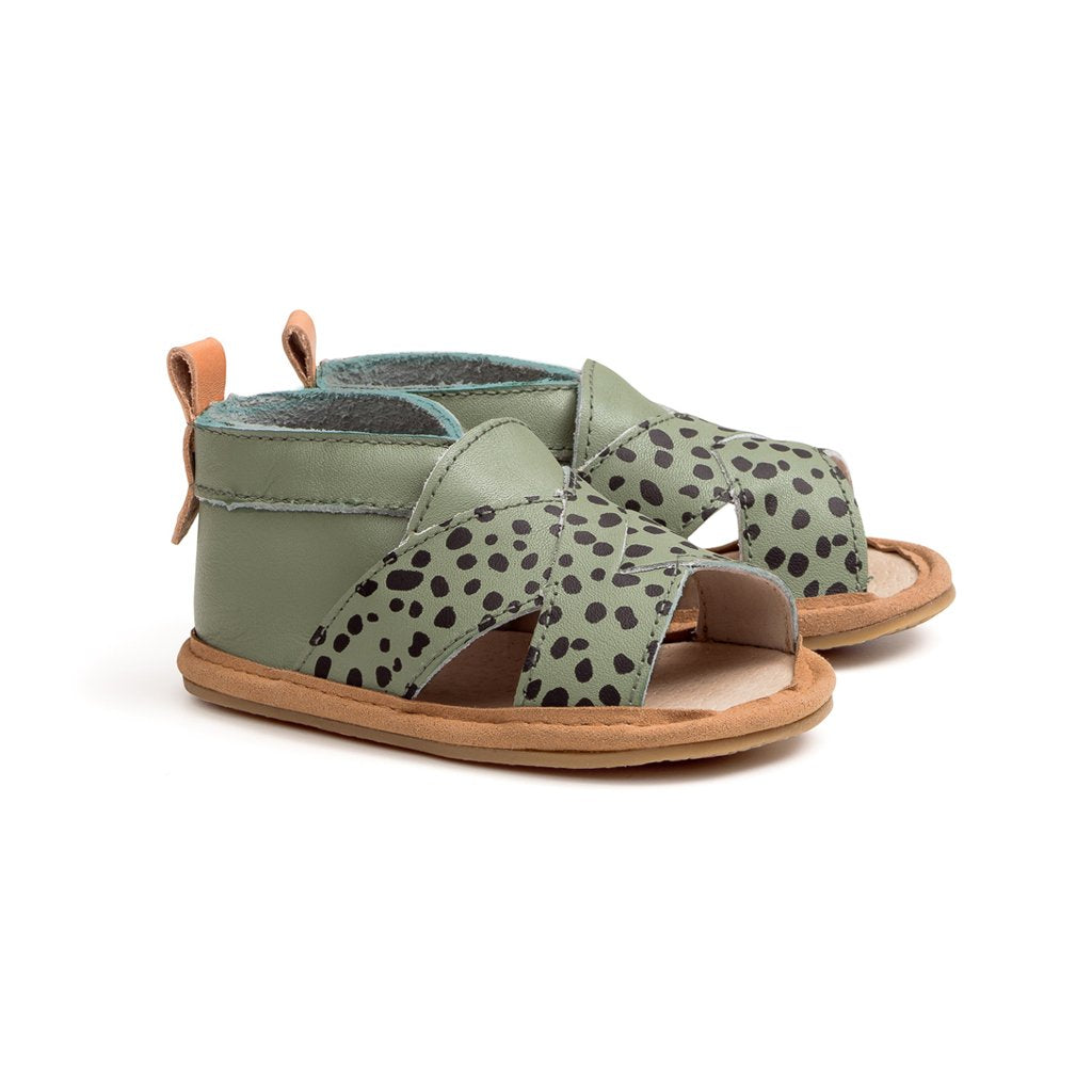 CROSS-OVER SANDAL Jungle Spots – PRETTY 