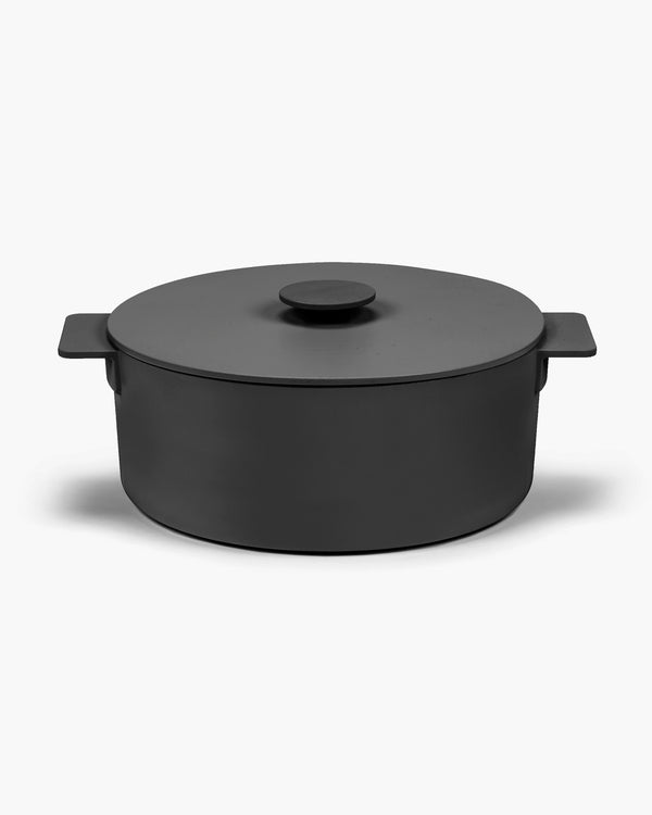 Cast Iron petite casserole en fonte sur planche