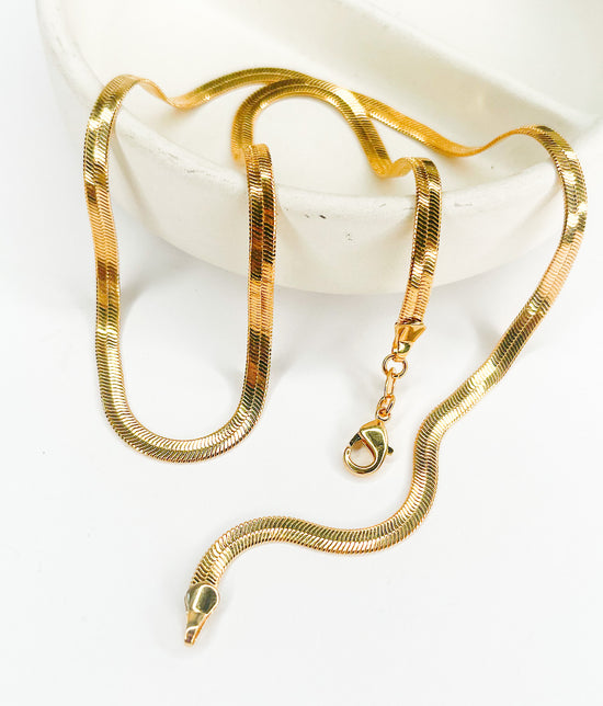 Italian 18K Gold Herringbone Chain For Sale at 1stDibs | 18k gold  herringbone necklace made in italy, italian gold chain 18k, herringbone  necklace gold 18k