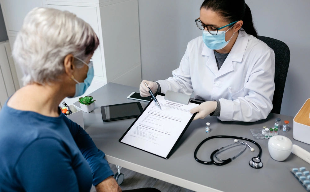 Female doctor explaining Vuity™ treatment to her patient, symbolizing the importance of clear communication between healthcare providers and patients regarding side effects and treatment expectations