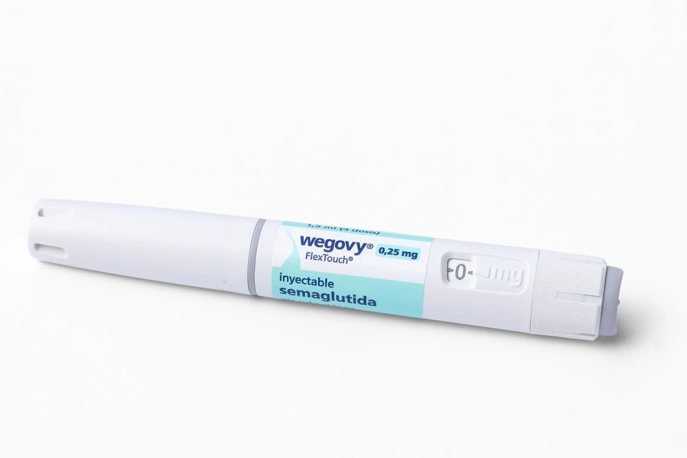 Close-up of a Semaglutide injection pen, symbolizing the medication’s weekly dosing method used for weight loss and blood sugar control in patients with type 2 diabetes.