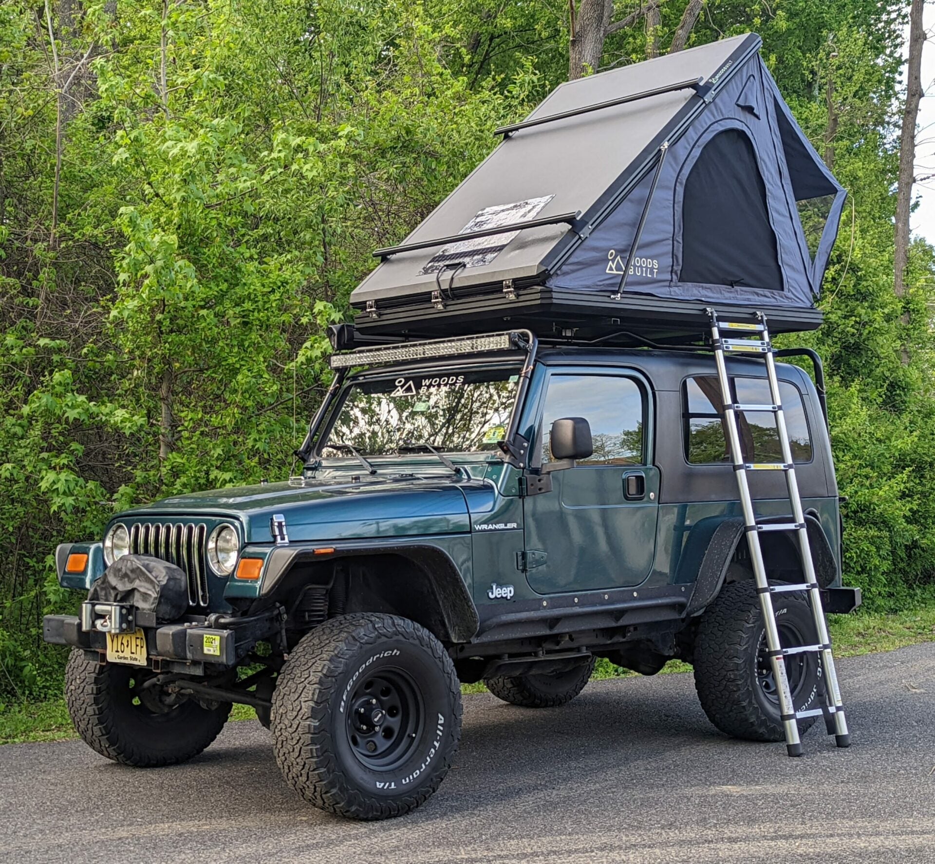 Mountaineer Aluminum Roof Top Tent with Solar – Woodsbuilt