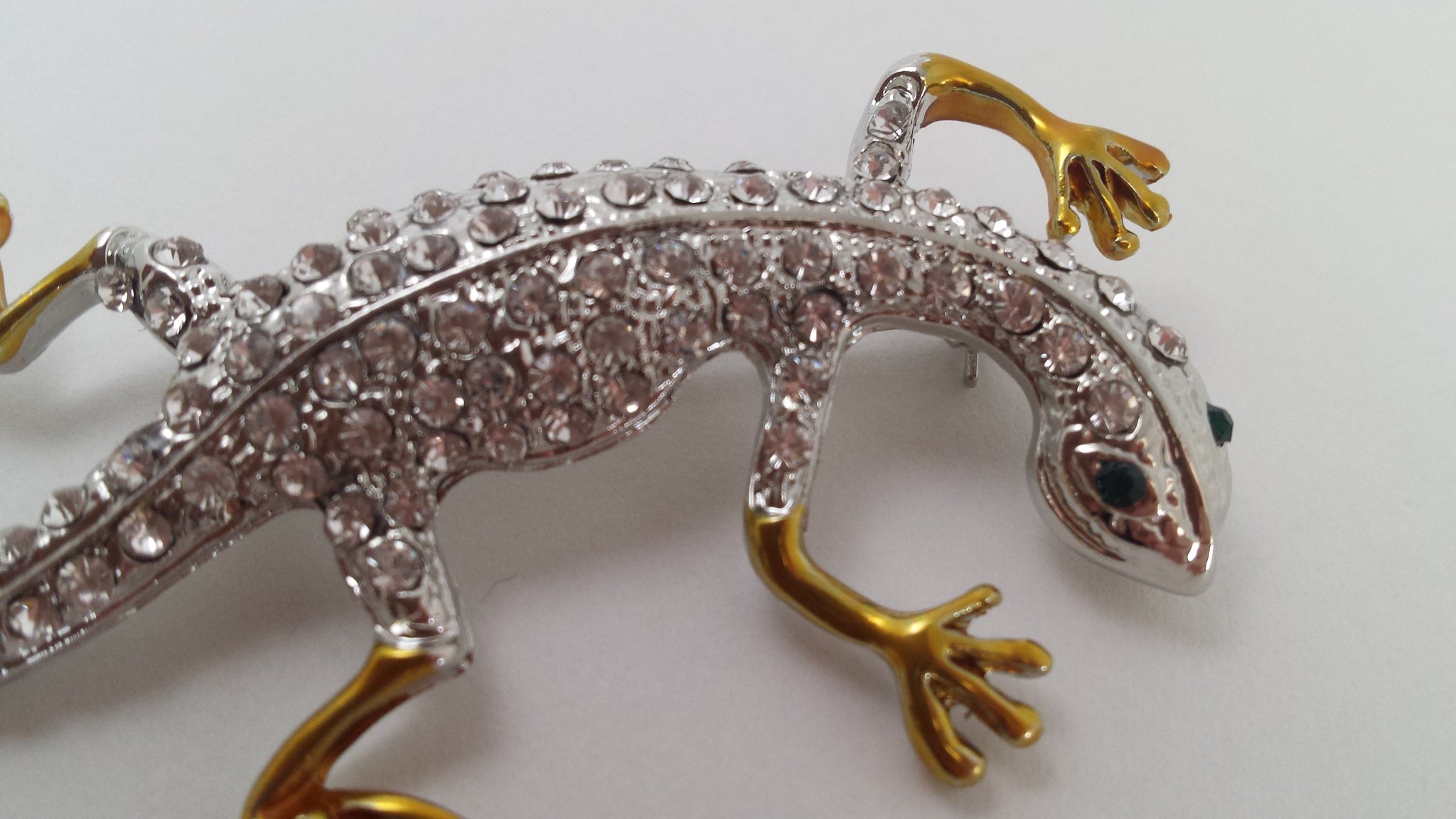 Gecko Lizard Crystal Lapel Pin – GentlemanJoe