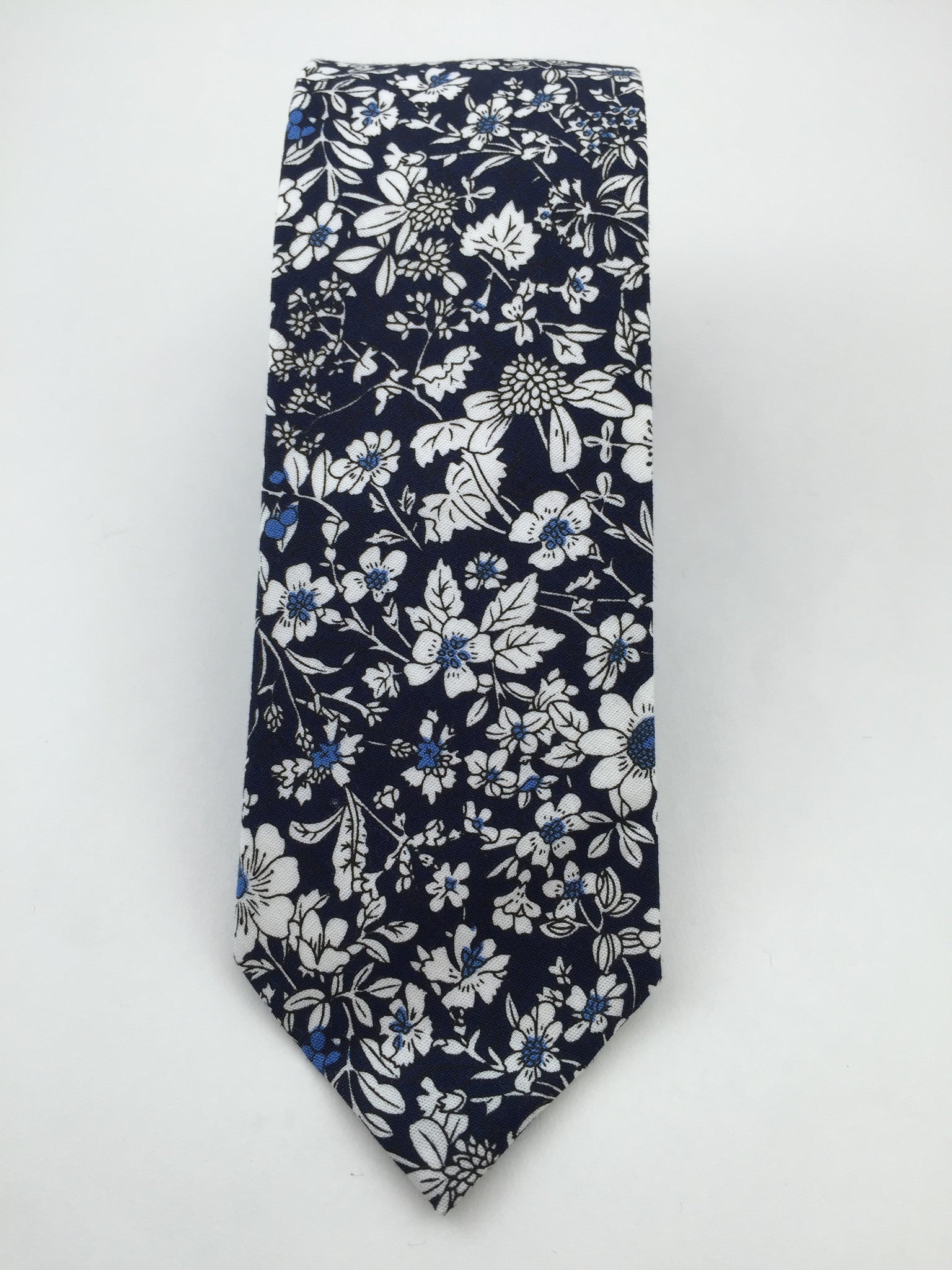 Navy Skinny Cotton Tie with White Flowers – GentlemanJoe