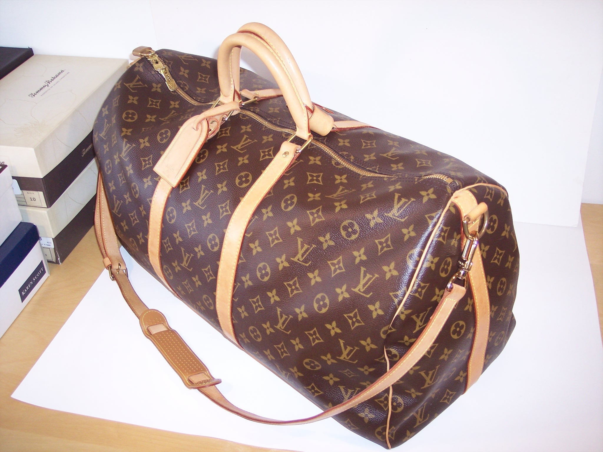 Replica Louis Vuitton | IQS Executive