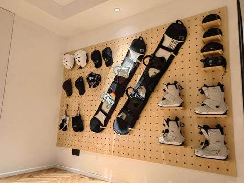 Attractive-pegboard-display-for-showcasing-ski-gear-in-retail-stores